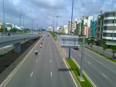 Vo Van Kiet Highway. With the new line, Ho Chi Minh hoped it will help cut down energy consumption and greenhouse gas emissions as well as the number of accidents (Photo: Cat Tuong) Vo Van Kiet Highway. With the new line, Ho Chi Minh hoped it will help cut down energy consumption and greenhouse gas emissions as well as the number of accidents (Photo: Cat Tuong)