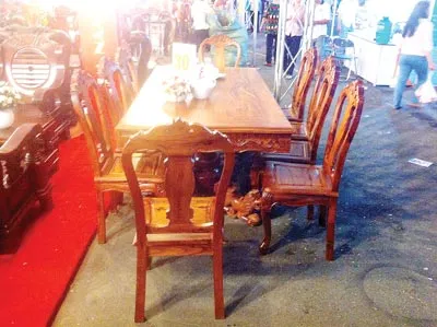Salon gỗ, bộ bàn ăn với 100% gỗ Giáng hương của Nội thất Hà Nam được tiêu thụ mạnh tại Hội chợ Khuyến mại 2013 Salon gỗ, bộ bàn ăn với 100% gỗ Giáng hương của Nội thất Hà Nam được tiêu thụ mạnh tại Hội chợ Khuyến mại 2013