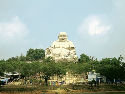 A big Buddha statue on Cam Mountain (Photo: SGGP) A big Buddha statue on Cam Mountain (Photo: SGGP)