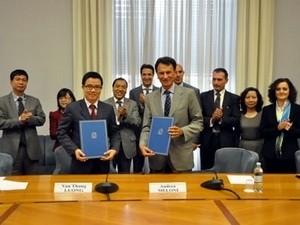 The signing ceremony (Source: VNA) The signing ceremony (Source: VNA)
