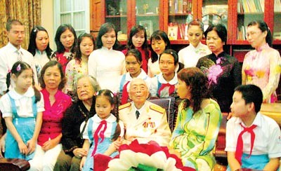 General Vo Nguyen Giap and his family General Vo Nguyen Giap and his family