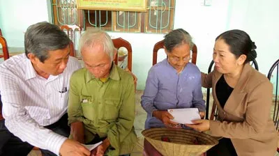 Chung tay hỗ trợ đồng bào vùng lũ