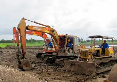 Bệnh viện Nhi đồng TP mới được khởi công san lấp mặt bằng. Bệnh viện Nhi đồng TP mới được khởi công san lấp mặt bằng.