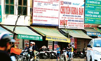 Bùng phát các phòng khám tư nhân ở Hà Nội. Ảnh: Lã Anh Bùng phát các phòng khám tư nhân ở Hà Nội. Ảnh: Lã Anh