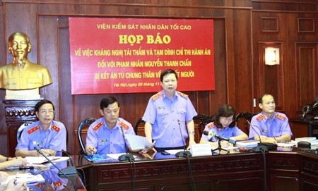 At a press conference yesterday, Nguyen Viet Hung, Chief of the Supreme People's Procuracy's Secretariat, made public his organisation's decision to conduct a sentencing review for Nguyen Thanh Chan over whether his life sentence should be suspended.— VNA/VNS Photo Doan Tan At a press conference yesterday, Nguyen Viet Hung, Chief of the Supreme People's Procuracy's Secretariat, made public his organisation's decision to conduct a sentencing review for Nguyen Thanh Chan over whether his life sentence should be suspended.— VNA/VNS Photo Doan Tan