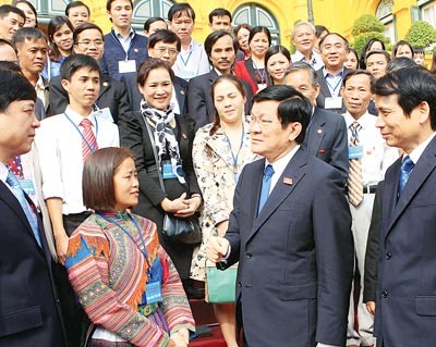 President Truong Tan Sang meets teachers at the Presidential Palace in Hanoi (Photo:SGGP) President Truong Tan Sang meets teachers at the Presidential Palace in Hanoi (Photo:SGGP)