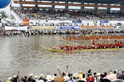 The first ‘Ngo’ Boat Race Festival of the Khmer ethnic minority community (Photo:SGGP) The first ‘Ngo’ Boat Race Festival of the Khmer ethnic minority community (Photo:SGGP)