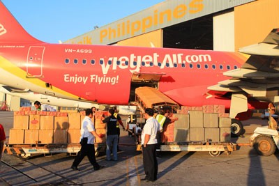 First Vietjet Air relief aid flight lands in Manila on November 18 (Photo: Courtesy of Vietjet Air) First Vietjet Air relief aid flight lands in Manila on November 18 (Photo: Courtesy of Vietjet Air)