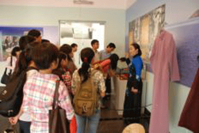 'Ao Dai-Vietnamese Traditional Dress’exhibition is held in War Remnants Museum (Photo:War Remnants Museum in HCMC) 'Ao Dai-Vietnamese Traditional Dress’exhibition is held in War Remnants Museum (Photo:War Remnants Museum in HCMC)