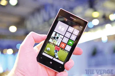 Xét về model thì Lumia 520 là điện thoại di động bán chạy nhất của Nokia trong quý III-2013 Xét về model thì Lumia 520 là điện thoại di động bán chạy nhất của Nokia trong quý III-2013