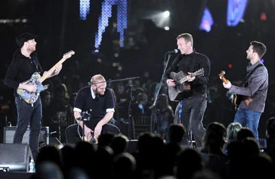 Nhóm nhạc rock của Anh - Coldplay xếp vị trí thứ 5 với 64 triệu USD. Nhóm nhạc rock của Anh - Coldplay xếp vị trí thứ 5 với 64 triệu USD.