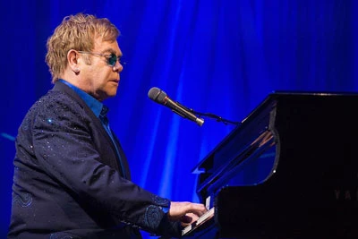 Elton John xếp vị trí thứ 8 với 54 triệu USD. Elton John xếp vị trí thứ 8 với 54 triệu USD.