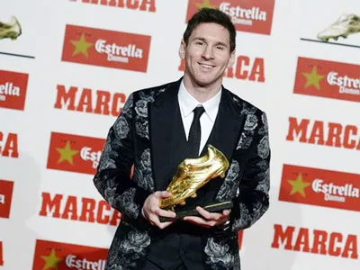 Lionel Messi nhận giải thưởng Chiếc giầy vàng Châu Âu 2012-2013