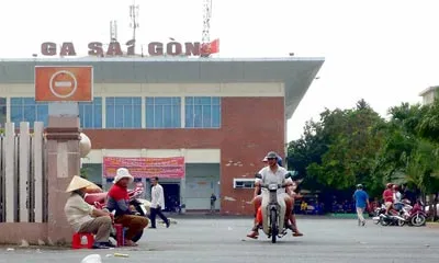 Cò vé tàu tết lộng hành