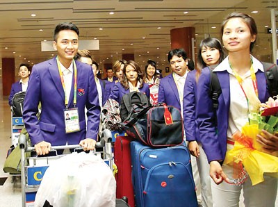 Vietnamese wushu team arrives at Nay Pyi Taw Airport in Myanmar. (Photo: SGGP) Vietnamese wushu team arrives at Nay Pyi Taw Airport in Myanmar. (Photo: SGGP)