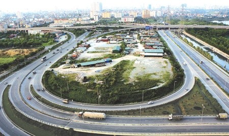 A photo of the Phap Van Intersection in Ha Noi. Although Viet Nam is still trying to address shortcomings in the national economy, foreign donors are continuing to support Viet Nam in its reforms and economic development. — VNA/VNS Photo Huy Hung A photo of the Phap Van Intersection in Ha Noi. Although Viet Nam is still trying to address shortcomings in the national economy, foreign donors are continuing to support Viet Nam in its reforms and economic development. — VNA/VNS Photo Huy Hung