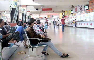 Big travel companies already sell out coach tickets for Tet holidays. (Photo: SGGP) Big travel companies already sell out coach tickets for Tet holidays. (Photo: SGGP)