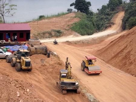 Construction of the Noi Bai-Lao Cai Highway