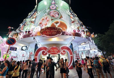 Christmas, New Year atmosphere pervades the city's business center. Christmas, New Year atmosphere pervades the city's business center.