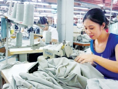 Workers will get an extra month's pay for Tet Workers will get an extra month's pay for Tet