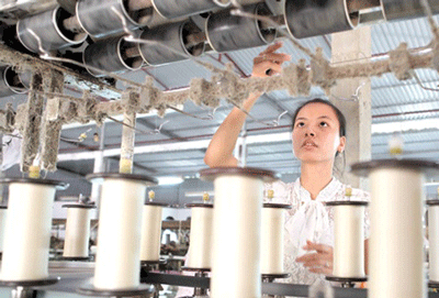 A yarn producing enterprise in the northern province of Ha Nam. The garment and textiles sector will benefit the most when Viet Nam signs the TPP agreement, experts and industry insiders say. (Photo:VNA)