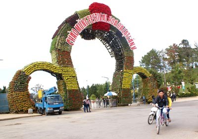 Flower gate at City Center (Photo:SGGP) Flower gate at City Center (Photo:SGGP)