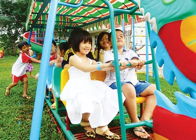 Con công nhân KCN Hiệp Phước vui chơi tại Trường mầm non Đồng Xanh.
