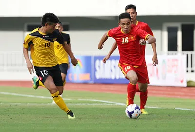 U23 Việt Nam (áo đỏ) tỏ ra lấn lướt trước U23 Brunei. U23 Việt Nam (áo đỏ) tỏ ra lấn lướt trước U23 Brunei.