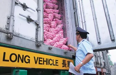 Xuất khẩu qua tiểu ngạch tăng mạnh - Mừng ngắn, lo dài