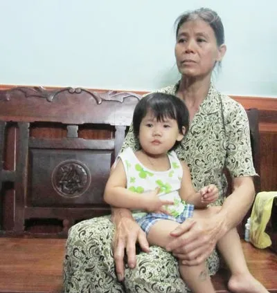 Bắt đối tượng đâm bảo vệ dân phố, bắt bé 2 tuổi làm con tin ảnh 2 Bắt đối tượng đâm bảo vệ dân phố, bắt bé 2 tuổi làm con tin ảnh 2