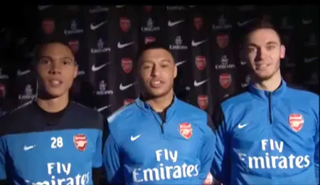 Cầu thủ Arsenal chúc tết ảnh 1