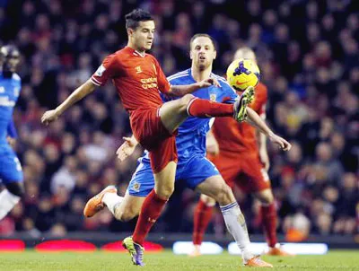 Philippe Coutinho (trái, Liverpool) khống chế bóng trước David Meyler của Hull City. Ảnh: Reuters Philippe Coutinho (trái, Liverpool) khống chế bóng trước David Meyler của Hull City. Ảnh: Reuters