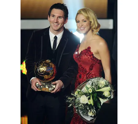 Siêu sao Messi và ngôi sao nhạc pop Shakira có nhiều người hâm mộ qua trang Facebook hơn cả Barcelona. Siêu sao Messi và ngôi sao nhạc pop Shakira có nhiều người hâm mộ qua trang Facebook hơn cả Barcelona.