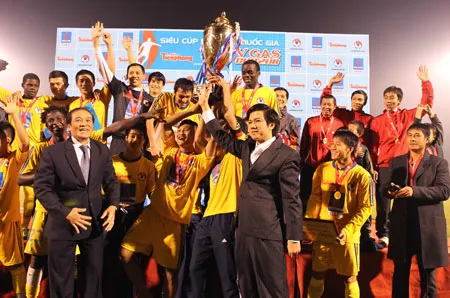 SLNA trong lần đăng quang Siêu Cúp 2011. Ảnh: Quang Minh SLNA trong lần đăng quang Siêu Cúp 2011. Ảnh: Quang Minh