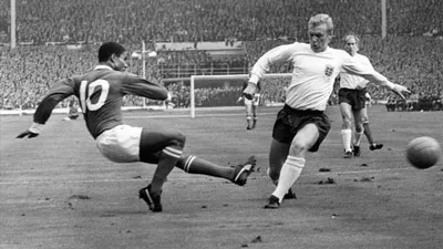 Một pha ghi bàn của Eusebio trong màu áo đội tuyển Bồ Đào Nha.