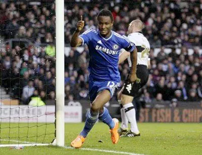 Tiền vệ John Obi Mikel sau khi ghi bàn vào lưới Derby County. Tiền vệ John Obi Mikel sau khi ghi bàn vào lưới Derby County.