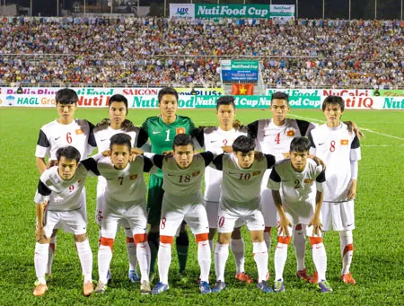 Đội hình ra sân của U19 Việt Nam. Ảnh: Hoàng Hùng Đội hình ra sân của U19 Việt Nam. Ảnh: Hoàng Hùng