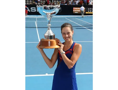 Ana Ivanovic đã lại nhoẻn cười thật tươi. Ana Ivanovic đã lại nhoẻn cười thật tươi.