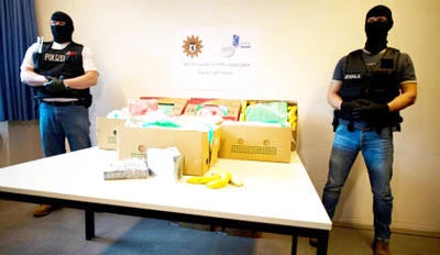 Đức: Phát hiện 140kg cocaine trong thùng chuối
