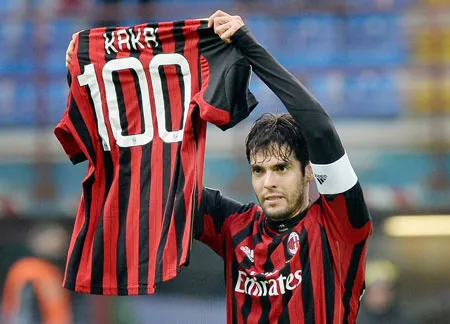Ricky Kaka ăn mừng bàn thắng thứ 100 cho Milan. Ricky Kaka ăn mừng bàn thắng thứ 100 cho Milan.