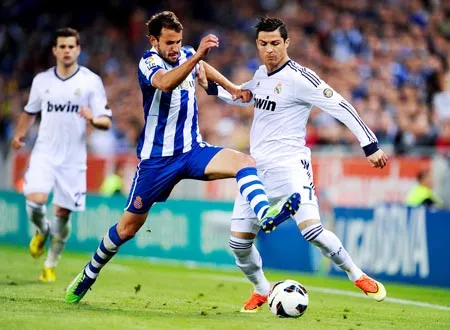 Cristiano Ronaldo cần bước đệm chiến thắng để đến dự Gala FIFA 2013. Cristiano Ronaldo cần bước đệm chiến thắng để đến dự Gala FIFA 2013.
