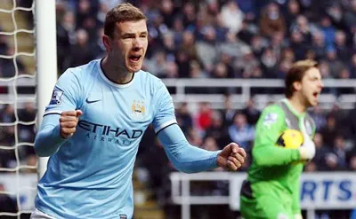 Tiền đạo Edin Dzeko - tác giả bàn mở tỷ số cho Man.City Tiền đạo Edin Dzeko - tác giả bàn mở tỷ số cho Man.City