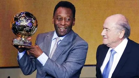 Pele nhận giải Quả bóng vàng danh dự