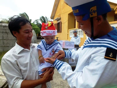 Thắm tình quân dân Thắm tình quân dân