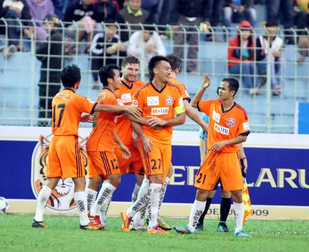 Ứng viên SHB Đà Nẵng vui mừng sau trận thắng ĐTLA 3-1. Ảnh: Phi Hải