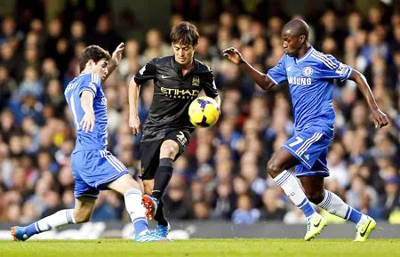 Man.City (giữa) dù thua 1-2 tại Chelsea, nhưng HLV Jose Mourinho đã nhận thấy sức mạnh của họ.