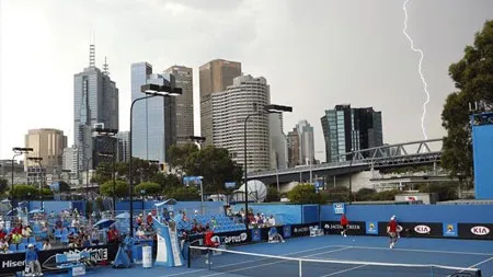 Tia chớp trên bầu trời Melbourne Park Tia chớp trên bầu trời Melbourne Park