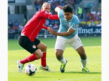 Sergio Aguero (trái, Man.City) uy hiếp khung thành David Marshall (Cardiff City), hình ảnh sẽ diễn ra thường xuyên hôm nay! Sergio Aguero (trái, Man.City) uy hiếp khung thành David Marshall (Cardiff City), hình ảnh sẽ diễn ra thường xuyên hôm nay!