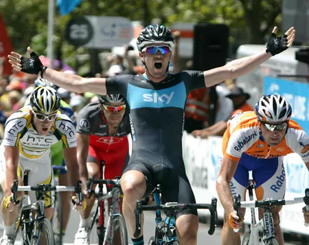Chris Sutton trong một chiến thắng ở Tour Down Under 2010. Chris Sutton trong một chiến thắng ở Tour Down Under 2010.
