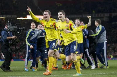 Niềm vui cua các cầu thủ Sunderland sau khi đánh bại Man.United.